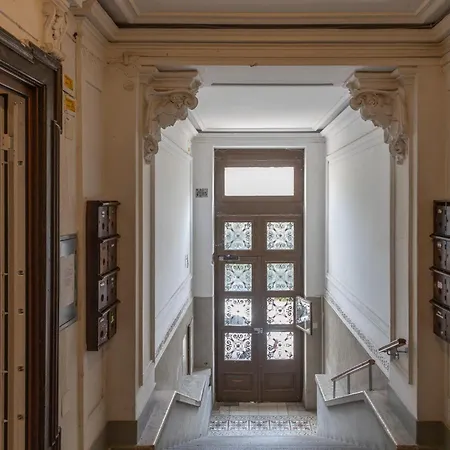 Hermes With Private Parking Триест