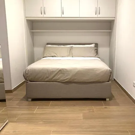 Hermes With Private Parking Триест