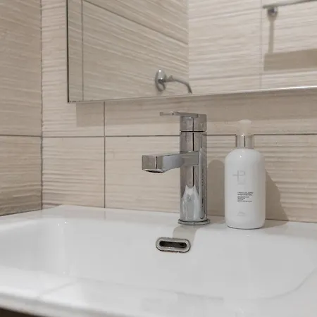 Hermes With Private Parking Trieste