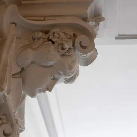 Hermes With Private Parking