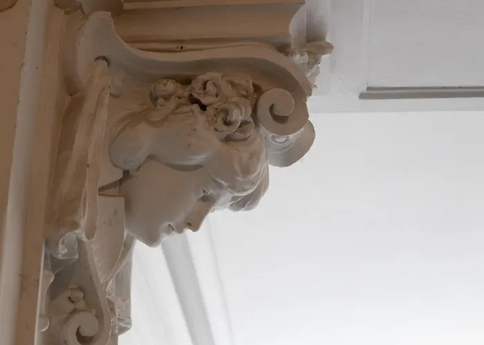 Hermes With Private Parking